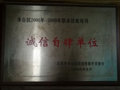 操白丝大屁股美女免费看